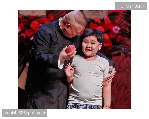 蒋圣龙赛场戴名表,赛后拎塑料袋买菜,这反差太扎心 蒋圣龙赛场戴名表,赛后拎塑料袋买菜,这反差太扎心