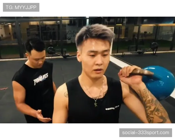 赵睿训练完直接拎着爱马仕去接娃，这反差谁懂